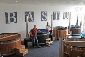 Hottub kopen bij Bastu Sauna's. Showroom vol hottubs! beschikbaar voor biedingen