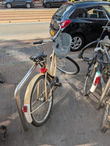 fiets met mandje  beschikbaar voor biedingen