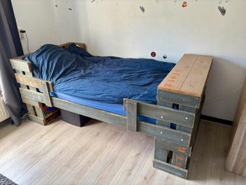 Stoer Jongensbed 200x90 beschikbaar voor biedingen