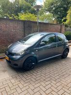 Toyota Aygo / 1.0 12V / 2011 / Grijs, Voorwielaandrijving, Stof, 4 stoelen, 68 pk