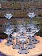 Wijnglazen op blauwe voet. 11x, Ophalen of Verzenden, Zo goed als nieuw, Overige typen