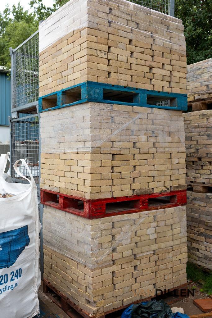 Oude bezande gele vormbakstenen 300M2 ca 21.5 x 5 CM GAAF!, Doe-het-zelf en Verbouw, Metselstenen, Gebruikt, Bakstenen, Ophalen of Verzenden