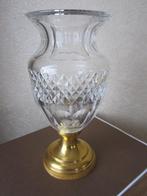 Mooie geslepen kristal Val St Lambert vaas op ormolu voet, Antiek en Kunst, Verzenden
