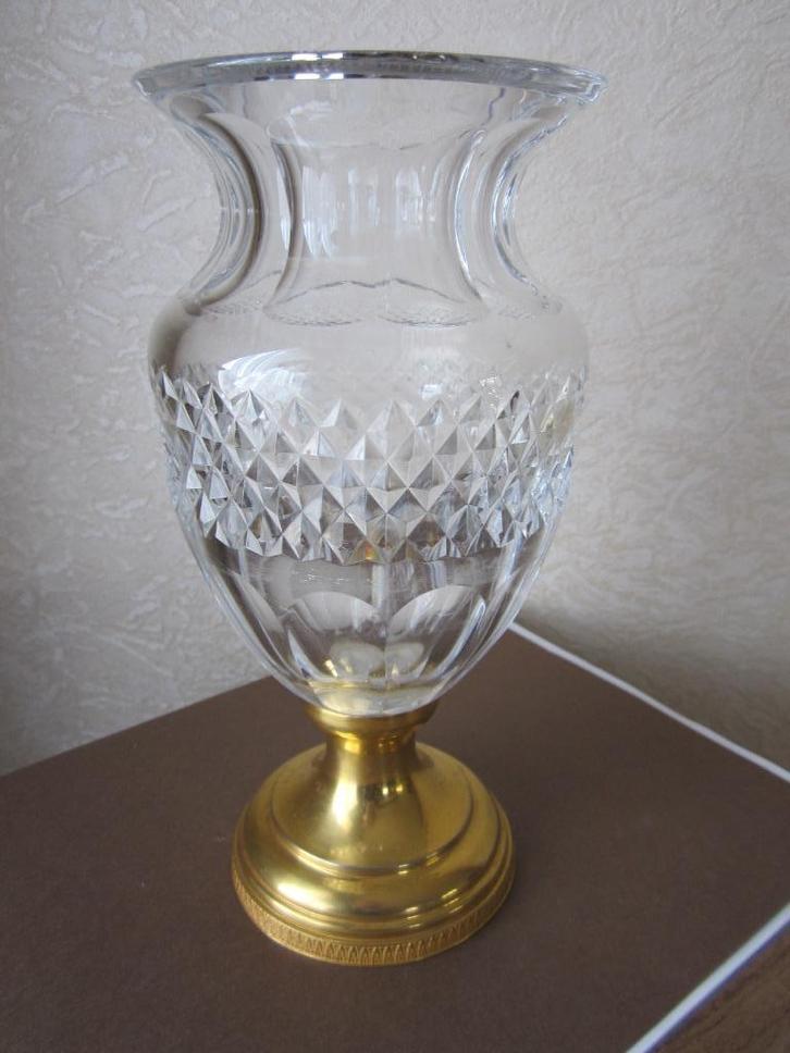 Mooie geslepen kristal Val St Lambert vaas op ormolu voet, Antiek en Kunst, Antiek | Vazen, Verzenden