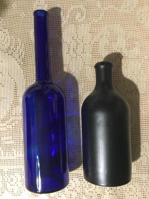 2 flessen decoratieve gratis, Huis en Inrichting, Woonaccessoires | Vazen, Zo goed als nieuw, Blauw, Minder dan 50 cm, Glas, Ophalen
