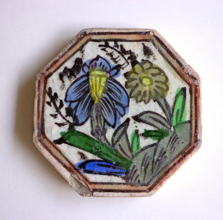 Keramiek tegel achtkantig met paarse bloem Perzië 4373-t, Antiek en Kunst, Antiek | Wandborden en Tegels, Ophalen of Verzenden
