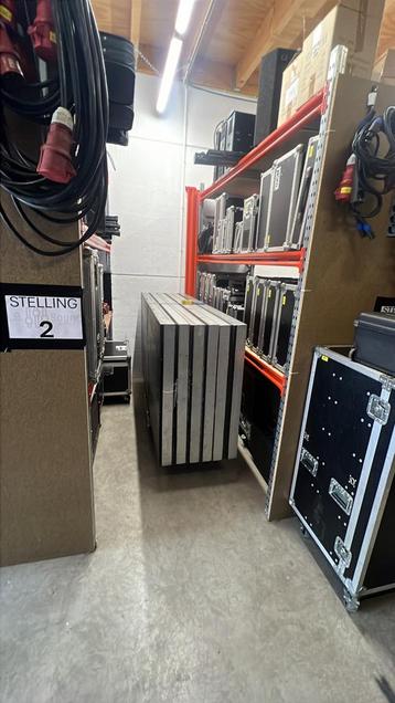6 podiumdelen 2x1 met verschillende poten beschikbaar voor biedingen