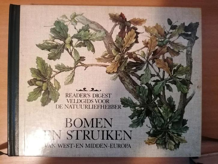 Bomen en Struiken - Reader's Digest Natuurgids, Boeken, Natuur, Gelezen, Bloemen, Planten en Bomen, Ophalen of Verzenden