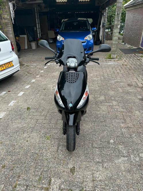 Piaggio zip 4t, Fietsen en Brommers, Scooters | Piaggio, Zo goed als nieuw, Zip, Maximaal 45 km/u, Benzine, Ophalen