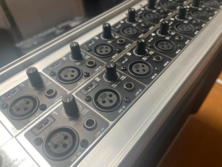 2 x Behringer ADA8000 in Flightcase, Muziek en Instrumenten, Mengpanelen, Gebruikt, 5 tot 10 kanalen, Microfooningang, Ophalen of Verzenden