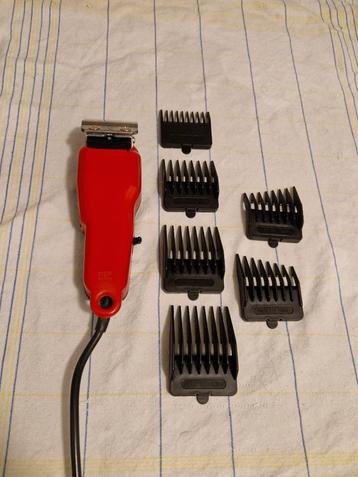Tondeuse met 6 verschillende maten kammetjes beschikbaar voor biedingen