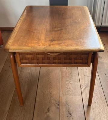 Mooi deens design tafeltje beschikbaar voor biedingen