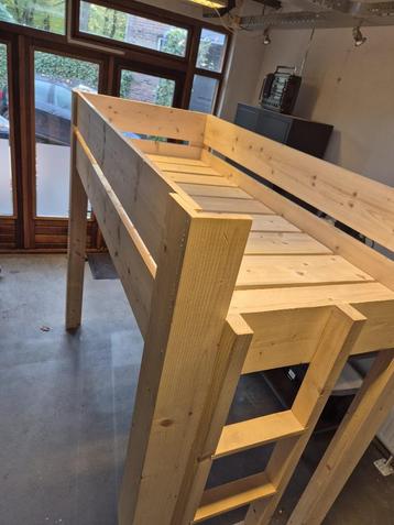 Hoogslaper grenen 200x90 stevig met luxe lattenbodem  beschikbaar voor biedingen