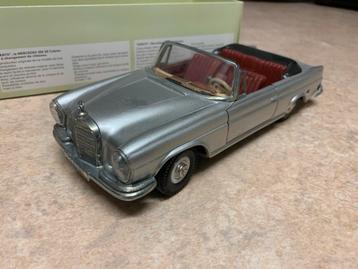 Schuco 4000 Girato Mercedes 250 SE Modelauto beschikbaar voor biedingen