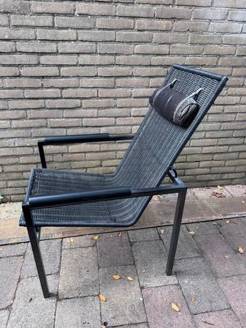 Lounge stoel en bank. beschikbaar voor biedingen