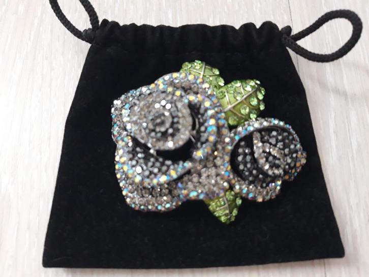 Vintage broche, roos van gekleurde strass stenen, Sieraden, Tassen en Uiterlijk, Antieke sieraden, Broche, Overige materialen