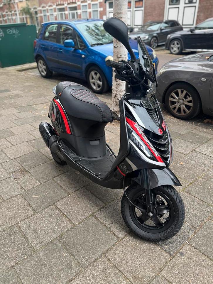 Piaggio zip 2takt custom!!!, Fietsen en Brommers, Scooters | Piaggio, Zo goed als nieuw, Zip, Maximaal 45 km/u, Tweetakt, Ophalen of Verzenden