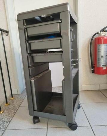 Grijze Trolley met Lades en Wielen beschikbaar voor biedingen