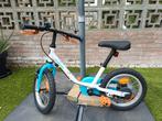 Btwin kinderfiets bike 2-5yr with helmet and side wheels, Fietsen en Brommers, Fietsen | Vouwfietsen, Ophalen of Verzenden, Zo goed als nieuw