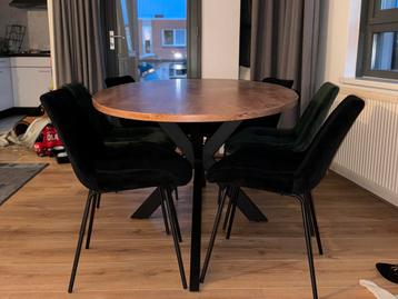 ovale eettafel 210 cm (verkocht) + 6 velvet eetkamerstoelen beschikbaar voor biedingen