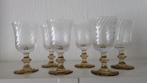 Franse Retro Vintage swirl glazen op okergele beige voet, Verzamelen, Glas en Borrelglaasjes, Ophalen of Verzenden, Zo goed als nieuw