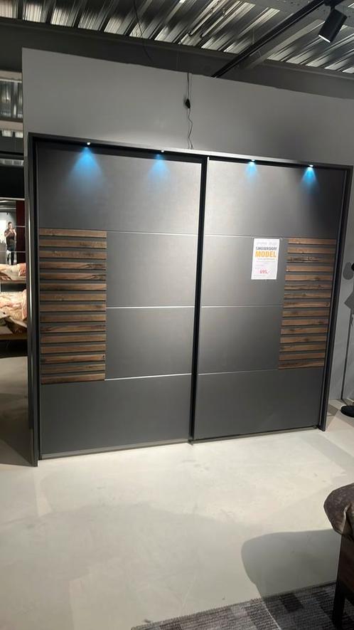 Linnenkast schuifdeur barea, Huis en Inrichting, Kasten | Roldeurkasten en Archiefkasten, Zo goed als nieuw, 200 cm of meer, Ophalen