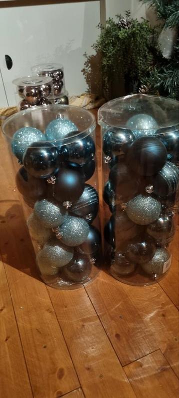 Kerstballen beschikbaar voor biedingen