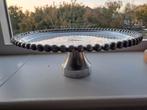 Metalen taartplateau met sierlijke rand - 32cm, Ophalen of Verzenden, Gebruikt