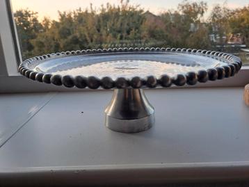 Metalen taartplateau met sierlijke rand - 32cm beschikbaar voor biedingen