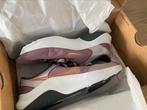 Nike legend essential dames 38, Ophalen of Verzenden, Nieuw, Sneakers of Gympen