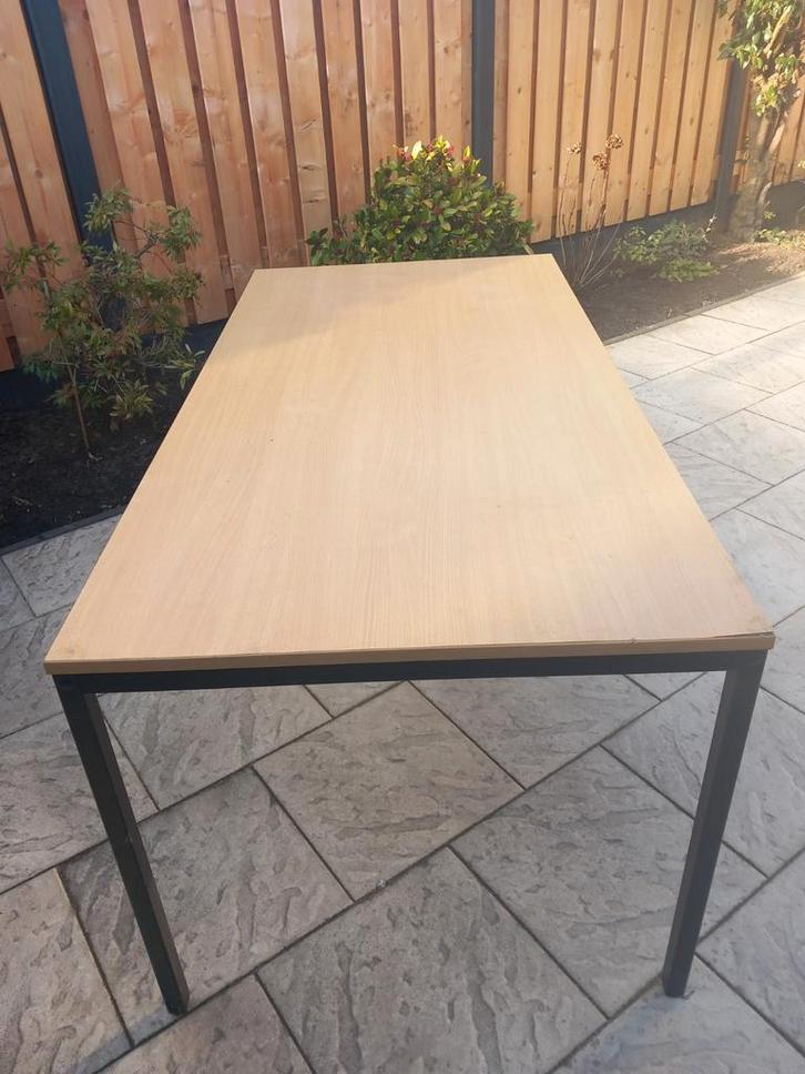 Stevige tafel, Huis en Inrichting, Tafels | Bijzettafels, Ophalen