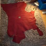 Grote rode lap leer, Hobby en Vrije tijd, Verzenden, Leer of Kunstleer, Nieuw, 30 tot 120 cm