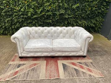 Chesterfield stoere industriële leren generfde 3 -zits bank beschikbaar voor biedingen