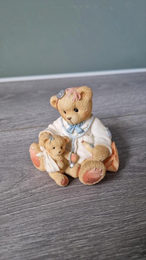 Cherished Teddies Dr.. Darlene Makebetter, Verzamelen, Beren en Cherished Teddies, Zo goed als nieuw, Beeldje, Cherished Teddies