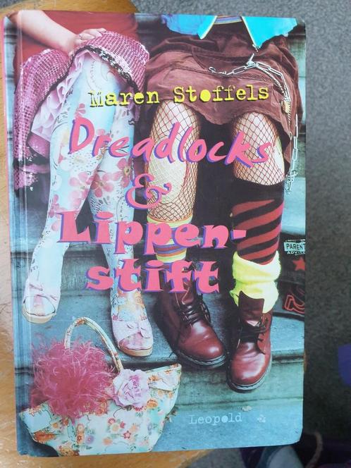 Maren Stoffels - Dreadlocks & Lippenstift, Boeken, Kinderboeken | Jeugd | 10 tot 12 jaar, Zo goed als nieuw, Ophalen of Verzenden