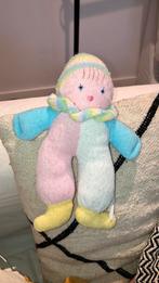 Johntoy popje badstof rammelaar, Ophalen of Verzenden, Zo goed als nieuw