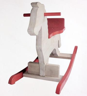 Houten Hobbelpaard nieuw in doos beschikbaar voor biedingen