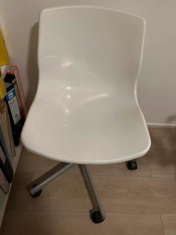 Witte Bureaustoel - Eenvoudig & Functioneel beschikbaar voor biedingen
