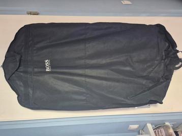 Lange Hugo Boss mantel beschikbaar voor biedingen