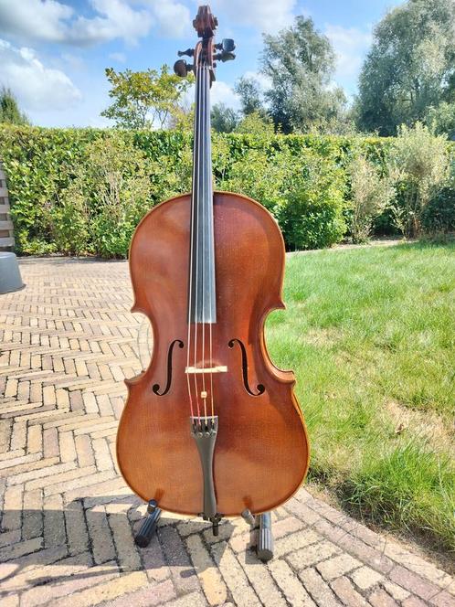 Handgebouwde 4/4 Cello, Muziek en Instrumenten, Strijkinstrumenten | Cello's, Gebruikt, 4/4-cello, Met koffer, Ophalen of Verzenden