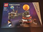 *NIEUW* Lego 42179 Technic Planet Earth and Moon in Orbit, Ophalen of Verzenden, Nieuw, Complete set, Lego