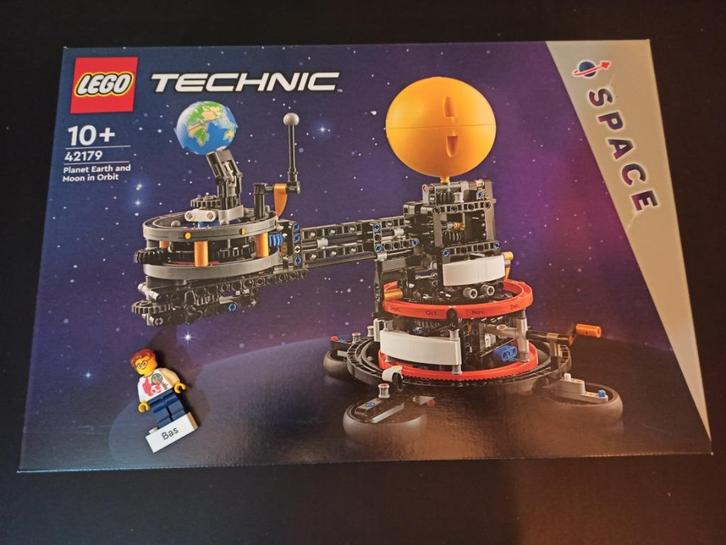 *NIEUW* Lego 42179 Technic Planet Earth and Moon in Orbit, Kinderen en Baby's, Speelgoed | Duplo en Lego, Nieuw, Lego, Complete set