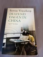Duizend dagen in China - Bettine Vriesekoop, Ophalen of Verzenden, Zo goed als nieuw, Overige