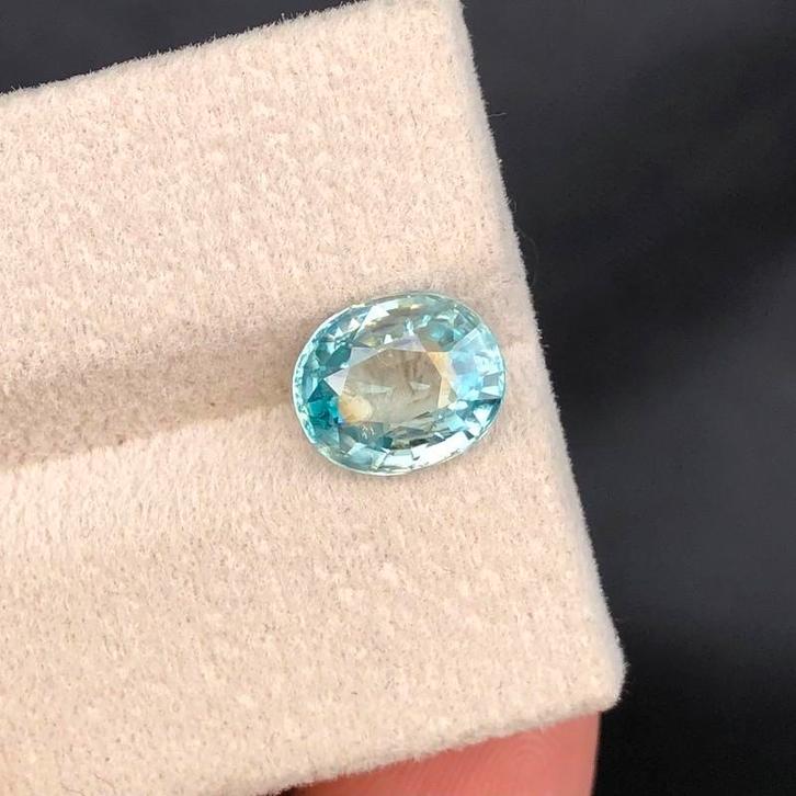 Blauwe Zirkoon Ovaal 3.37 CT VVS Cambodja, Sieraden, Tassen en Uiterlijk, Edelstenen, Zo goed als nieuw, Ophalen of Verzenden