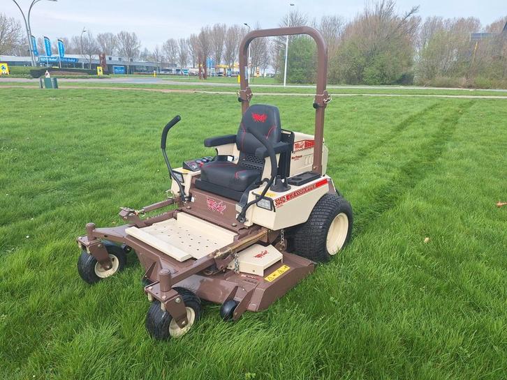 Grasshopper 325 diesel 132 dek, Tuin en Terras, Zitmaaiers, Nieuw, 120 cm of meer, Elektrische starter, Ophalen