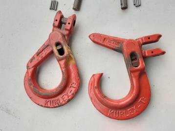 Te koop 2 nieuwe zware haken met borg .  beschikbaar voor biedingen