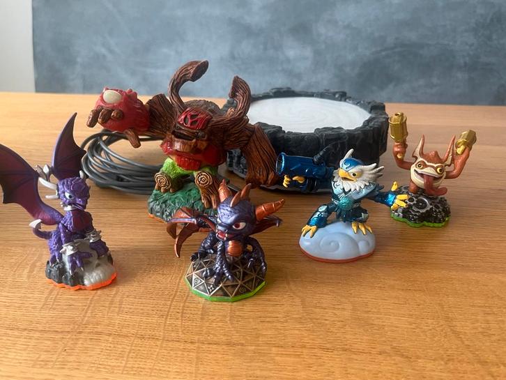 Skylanders Figuren Set + Portal, Spelcomputers en Games, Games | Nintendo Wii, Zo goed als nieuw, Ophalen of Verzenden