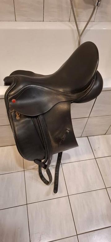 Albion ledgend dressuurzadel boom wijd  beschikbaar voor biedingen