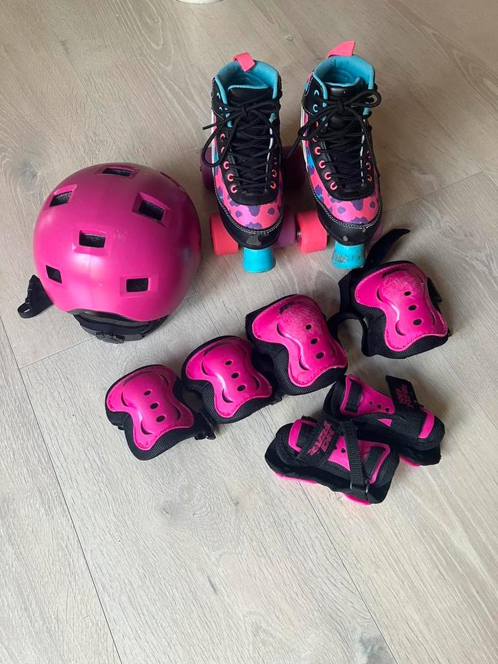 Rolschaatsen mt 31 + helm + beschermers, Kinderen en Baby's, Speelgoed | Buiten | Rolschaatsen, Zo goed als nieuw, Ophalen