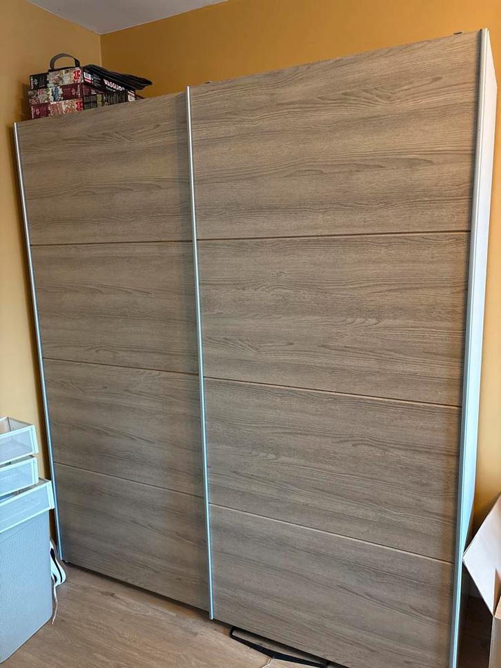 Ruime kledingkast met schuifdeuren, Huis en Inrichting, Kasten | Kledingkasten, Zo goed als nieuw, 200 cm of meer, 150 tot 200 cm